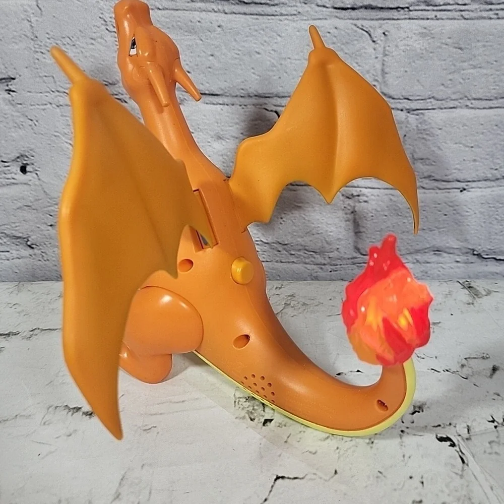 Pokémon Charizard Deluxe Action Figure Lights Sounds Motion Jazwares- No Shooter